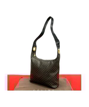 Features a secure zip closure
  Designed with a comfortable shoulder strap
  Ideal for everyday essentials
Material: Leather