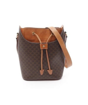 Bucket Bag aus Segeltuch mit Lederbesatz..
  Verfugt uber einen praktischen Kordelzugverschluss..
  Enthalt einen Schultergurt fur bequemes Tragen..
  Vielseitiges Design das fur verschiedene Anlasse geeignet ist..
  Kombiniert Stil und Funktionalitat..