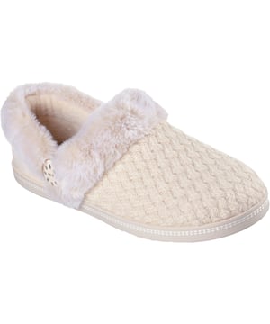 Ihre Zehen werden warm und gemütlich in den Skechers Cozy Campfire Frosty Promise Hausschuhen. Dieser lässige Komfort-Hausschuh verfügt über ein Futter aus Kunstfell und eine Memory Foam-Decksohle.