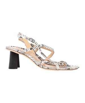 Empfohlener Verkaufspreis
Entfesseln Sie Ihre wilde Seite mit den By Far Brigette Slingback-Sandalen mit Schlangeneffekt. Diese Sandalen aus Leder mit Schlangeneffekt sind die perfekte Wahl für alle, die es wagen, anders zu sein. Die geschwungenen Riemen schmiegen sich schmeichelhaft und auffällig um Ihren Fuß. Die facettierten Absätze verleihen einen modernen Touch, der garantiert ein Statement setzt. Entdecken Sie die Fashionista in sich und treten Sie stilvoll in diesen atemberaubenden Slingback-Sandalen auf. By Far Brigette Slingback-Sandalen mit Schlangeneffekt aus mehrfarbigem Leder Zustand: Sehr gut mit Box Gebrauchsspuren: Mäßige Abnutzung an den Sohlen, leichte Flecken an den Absätzen Material: Leder Farbe: Mehrfarbig Größe: IT38 SKU: 362321
