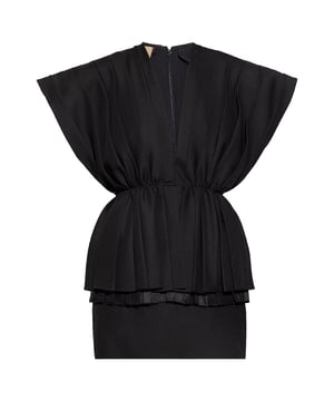 Material: 100 % Wolle
Kurze Ärmel
Haken- und Reißverschluss
V-Ausschnitt
Elastischer Bund
Zwei Einschubtaschen
Handwäsche
Hergestellt in Italien
Produktcode: 720815 ZALRU_1000
Geschlecht: DAMEN
Code: DRS GU 2 ND 00 O76 S3 T
Maße: Riemenlänge: 0 mm, Griffhöhe: 0 mm