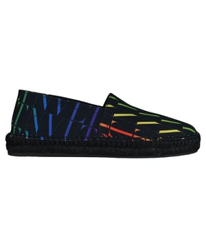 Zusammensetzung: 100% Canvas  

Innen: Canvas  
Innensohle: Leder  
Sohle: Gummi  
Runde Zehenform  
Zum Hineinschlüpfen  
All-over mehrfarbiges VLNT-Logo-Detail  
Hergestellt in Italien  
Geschlecht: HERREN  
Produktcode: VY2S0B73 NKY_AZ8  
Code: SHO VQ 1 ES SS P00010 804