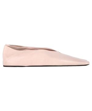 VINTAGE, RRP AS NEW
The Jil Sander Square-Toe Ballet Flats in Pink Leather offer a modern twist on a classic, with their clean lines, structured silhouette, and soft blush hue. Crafted from supple leather, they blend minimalist elegance with everyday comfort. **Style Tip:** Style them with neutral-toned trousers and a tucked-in blouse to let the subtle pop of pink add a sophisticated, feminine touch.

 Jil Sander Square-Toe Ballet Flats in Pink Leather

Condition: Excellent
Signs of wear: Include Box., No visible sign of wear. No Mark at insole.,  Very light mark at soles.
Packaging: Box
Color: Pink
Material: Leather | leather
Size: EU | 38
Measurements: Insole length: 300
SKU: NAPPUGBSH542252W