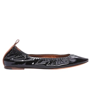 Zusammensetzung: 100% Kalbsleder

Innen: Leder  
Lederdecksohle: Leder  
Sohle: Leder  
Runde Zehenform  
Lackeffekt  
Geprägte Innensole  
Slip-On-Design  
Raffinierte Details  
Logobadge an der Ferse  
Hergestellt in Italien  
Geschlecht: DAMEN  
Produktcode: BAMB02GLOS_10  
Barcode: 3612456151624  
Code: SHO LN 2 FL FW24 11620