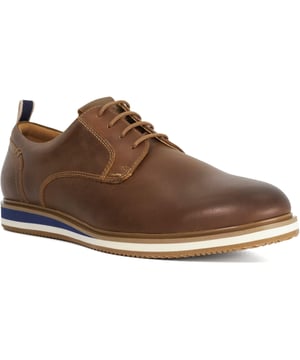 Beheers slimme/casual kleding met onze Blaksley schoenen. Afgewerkt met tonale stikdetails en geplaatst op een contrasterende, gripvaste zool, deze stijl zal perfect passen bij een verscheidenheid aan gelegenheidsoutfits.