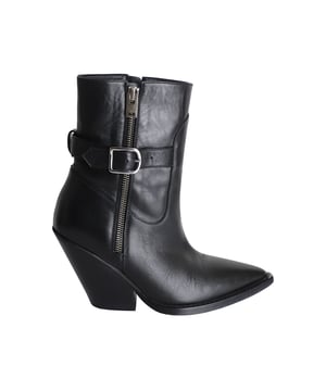 Empfohlener Verkaufspreis
Mit ihrer eleganten spitzen Zehenpartie und dem Blockabsatz sind diese vielseitigen Stiefeletten die perfekte Ergänzung für jeden Anlass. Das weiche, schwarze Obermaterial aus Leder wurde für ein dezentes Finish poliert und mit dezenten Schnallen verziert.

Iro Bozon Stiefeletten mit Schnalle aus schwarzem Leder
Zustand: gut
Material: Leder
Größe: EU 36
Gebrauchsspuren: Starke Abnutzung an der Sohle
Artikelnummer: 289736