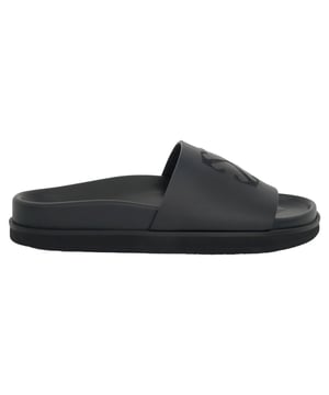 Zusammensetzung: 100 % Gummi

Innensohle: Leder
Sohle: Gummi
Runde Zehenpartie
Geformtes Fußbett
Offene Zehenpartie
Schlupfschuh
Glattes Narbenleder
Charakteristisches Pfeilmotiv
Hergestellt in Italien
Geschlecht: HERREN
Produktcode: OMIT006C99LEA001_1010
Code: SHO OW 1 SN FW24 11886