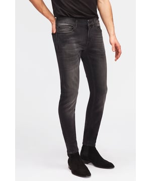 Herren  Eine Skinny Tapered Jeans mit mittlerer Leibhöhe.