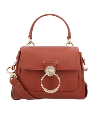 Mini-Tasche aus genarbtem und glänzendem Kalbsleder
Hauptmaterial: Kalbsleder
Zweitmaterial: Kalbsleder
Hauptfutter: Leinen
Futter der Klappe: Spaltleder
Tragemöglichkeiten: Hand, Schulter und Crossbody

– Klappe vorne mit Magnetverschluss
– 1 flaches Vorderfach
– 1 Innenfach mit Reißverschluss
– 1 flaches Gesäßfach
– Mix aus Goldmessing und Silber
Lieferung mit Staubschutzbeutel

– Breite: 23,5 cm
– Höhe: 15 cm
– Tiefe: 10,5 cm
– Min. Riemenlänge: 47,5 cm
– Max. Riemenlänge: 56 cm

Diese Handtasche ist aus Semianilinleder gefertigt. Die halbtransparente Oberfläche verleiht dem Produkt Robustheit und bewahrt gleichzeitig seinen natürlichen Charakter. Beachten Sie die Pflegehinweise auf der Packungsbeilage.

Farbe: Braun Maße: Breite: 235 mm Höhe: 150 mm Riemenlänge: 560 mm Grifflänge: 475 mm