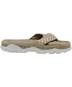 Empfohlener Verkaufspreis
Die klobige weiße Gummisohle dieser Stella McCartney Espadrilles verleiht ihnen einen modernen, sportlichen Touch und bildet einen markanten Kontrast zu den naturbeigen, überkreuzten Riemen aus gewebtem Seil und der geflochtenen Juteschicht. Tragen Sie sie zu schlichten, verkürzten Hosen oder als lässigen Abschluss zu einem Seidenhemdkleid.

Stella McCartney Espadrilles aus gewebtem Seil in beiger Jute
Farbe: Beige
Material: Pflanzenfaser | Stroh
Größe: EU 38
Zustand: sehr gut
Gebrauchsspuren: sichtbare Abnutzung an der Sohle
Artikelnummer: 149350
