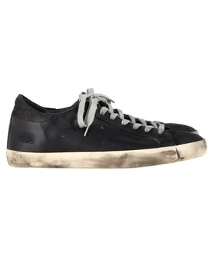 VINTAGE, RRP AS NEW
Golden Goose’s Superstar sneakers in black leather bring an edgy-luxe vibe to everyday wear with their iconic star detail and worn-in aesthetic. Hand-distressed for a signature lived-in look, they blend Italian craftsmanship with street-style credibility. These kicks are the perfect balance of comfort and cool for the modern woman on the move.


Golden Goose Superstar Sneakers in Black Leather
Condition: Excellent
Signs of wear: Include Box., No visible sign of wear. No Mark at insole.,  Very light mark at soles.
Packaging: Box, Dust bag
Color: black
Material: Leather
Size: EU | 41
Measurements: Heel height: 25; Insole length: 290
SKU: NAPPUGBSH493220M