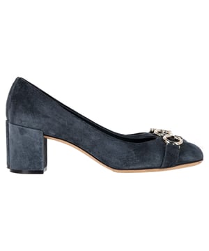 VINTAGE, RRP AS NEW
Crafted in Italy from luxurious blue suede, the Ferragamo Garda Pumps exude understated glamour. Featuring a round toe, block heel, and a subtle embellishment detail, these slip-on pumps balance comfort and sophistication. A leather sole completes the design, ensuring enduring style with every step.


Ferragamo Garda Pumps in Blue Suede
Condition: Good
Signs of wear: Include Box., Moderate signs of wear or markings, moderate scuffing insoles., Used but well maintained. Moderate creasing and marks at surface, wear at soles or replaced soles.
Packaging: Box
Color: Blue | blue
Material: Suede | suede
Size: UK | 7.5
Measurements: Heel height: 60; Insole length: 250
SKU: NAPPUGBSH520147W