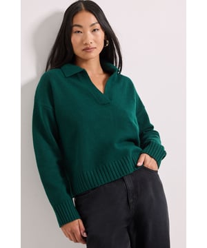 Petite-friendly polo collared jumper with a relaxed silhouette
        Distinctive V-neck polo collar design for a smart-casual aesthetic
        Ribbed hem and cuffs for structure and shape retention
        Cropped length perfect for high-waisted styling
        Long sleeves with comfortable dropped shoulders for ease of movement
    
    This Dorothy Perkins polo collared jumper combines comfort with contemporary style, making it an essential addition to your daywear collection. The knitted texture offers warmth whilst the cropped, relaxed fit creates a flattering silhouette that pairs beautifully with high-waisted trousers or jeans. Style with dark denim and loafers as seen on the model for casual coffee dates, or dress up with a midi skirt and ankle boots for family gatherings. The versatile design transitions effortlessly from weekend brunches to casual Fridays at the office. Layer under a trench coat with a crossbody bag for an effortless autumn look, or wear with tailored trousers and statement earrings for more polished occasions. This jumper offers the perfect balance of comfort and style for the woman who values both practicality and trend-conscious fashion.