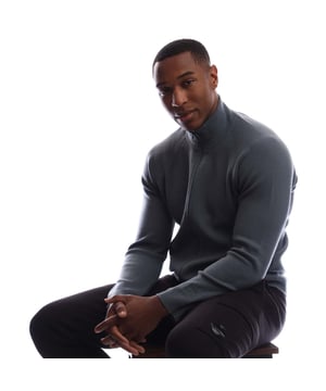 Heren C.P. Company Metropolis Series Extrafine Merino Wool Full Zip Sweater in orion blue.Full zip sweater gemaakt van extrafine merinowol. De trui heeft raglanmouwen en een rubberen logobadge op de linkerpols.- Geribbelde hals.- Tweewegritssluiting.- Raglanmouwen.- Rubberen logobadge op de linkerpols.- 14 Gauge breisel.- Normale pasvorm.- 48% Polyamide 30% Wol 22% Polyester.  Handwas.- Ref: 19CLKN028A 110427A 871