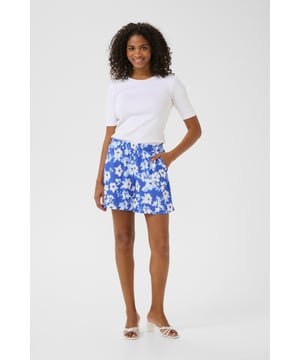 Gemusterte Shorts mit rundum Blumenmuster, locker-geradem Schnitt, mittlerer Beinlänge und elastischem Bund. Lässiger, entspannter Look.