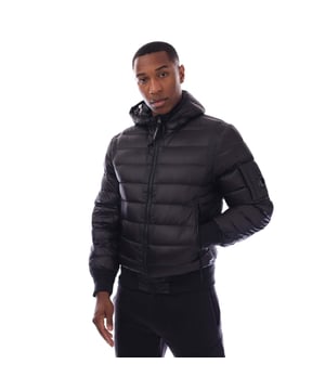 Mens C.P. Company D.D. Shell Hooded Down Jacket in black.Hooded down jacket crafted in D.D. Shell  a micro-ripstop opaque 7-denier nylon. The lightness and transparency of the fabric emphasize the structure of the garment  while the Direct Down Injection process ensures optimal insulation.- Fixed hood with adjustable bungee drawcord.- Two-way full zip fastening.- Side zip pockets.- Inside pocket.- Iconic C.P. Company lens detail pocket at left sleeve.- Ribbed cuffs and hem.- Adjustable bungee drawcord at hem.- Regular fit.- Main material: 100% Polyamide.  Lining: 100% Polyamide.  Padding: 95% White duck down  5% Feather.  Machine washable.- Ref: 19CMOW002A 110416A 999