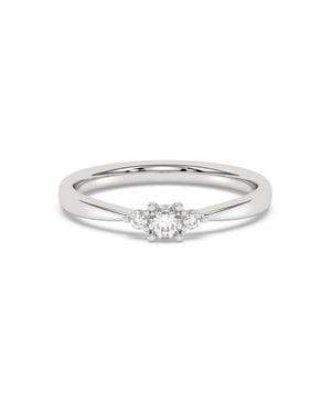 Ring in 585 Weißgold mit im Labor gezüchteten Diamanten. Geschaffen für die Ewigkeit. Fair produzierte Diamanten. Perfekt als einzigartiger Verlobungsring. Ringkopf ist 3,5mm breit. Schaft 2mm.