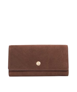 Available in sleek black leather or tonal chocolate brown suede, the Kavanagh purse is a refined everyday essential. Designed with a sleek press-stud closure, it's detailed with our signature double D branding and finished with gold hardware logo lettering on the back. Inside, side slip pockets and a central zip compartment keep your cards, cash, and coins perfectly organised.