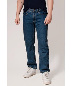 From the iconic brand Wrangler, these jeans are cut in a regular fit. Crafted for comfort and durability, they provide a relaxed yet tailored look that pairs effortlessly with casual outfits. Ideal for daily use, these jeans combine classic design with practical fit.

Available in different lengths.