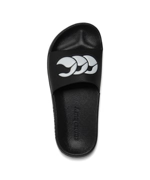 Gewebetechnik: Schnell trocknend, Wasserbeständig. Marke: Canterbury. Obermaterial: PU (Polyurethan). Zum Anschlüpfen. Einlegesohle: Konturiert, EVA. Laufsohle: Mit Silikon-Noppen. Absatz: Flach. Design: Logo. Zehenstil: offen. Passform: Weit.