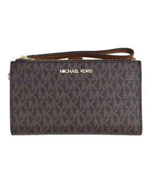 Michael Kors Handtasche.
 Kompakt, aber praktisch, ideal für den Alltag.
 Abnehmbare Lederhandschlaufe.
 Innenausstattung: 1 Ausweisfach mit Sichtfenster, 6 Kreditkartenfächer, 2 Steckfächer, 1 Handyfach, Geldscheinfach und 2 Reißverschlussfächer.
 Aufbringung des Markennamens in Metallic-Optik auf der Vorderseite.
 Innenfutter fortlaufend mit dem Firmennamen bedruckt.
 Nähte im Ton sichtbar.

 Diese mit Sorgfalt und Details gefertigte Tasche ist das perfekte Accessoire für jede Frau.
 Maßnahmen: Höhe x Breite x Tiefe: 11 x 18 x 3 cm.
 Komposition: 50% PVC, 50% Leder
 Pflege:
Mit einem feuchten Tuch reinigen.