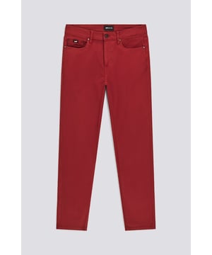 Imprescindibles en el armario de cualquier temporada. Estos pantalones pitillo de cinco bolsillos garantizan comodidad y conservación de la forma. Extremadamente versátiles y cómodos gracias al tejido elástico de última generación, son perfectos para cualquier ocasión.   Características principales:  Algodón elástico con tinte irregular Corte ajustado Tinte irregular para un efecto envejecido