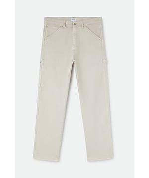Pantalones de inspiración laboral con corte relajado, provistos de amplios bolsillos y gancho sujeta-martillos. Confeccionados con costuras en contraste, se enriquecen con la etiqueta del logotipo en el bolsillo trasero izquierdo. Una silueta supermoderna y ligeramente ancha para un look icónico centrado en la practicidad.
