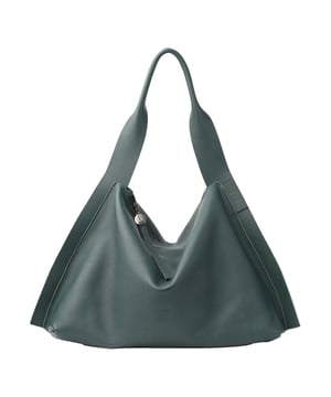 Die Umhängetasche für Damen von Biba beeindruckt mit ihrem geräumigen Hauptfach, das ausreichend Platz für alle wichtigen Dinge des Alltags bietet, ohne dabei schwer zu wirken, dank ihres besonders leichten Designs. Der Reißverschluss schützt Ihre Wertsachen zuverlässig, während praktische Innentaschen für Ordnung sorgen und ein Schlüsselring an der Innenseite dafür sorgt, dass Schlüssel jederzeit griffbereit sind. Der kurze Tragegurt und die sorgfältige Verarbeitung hochwertiger Materialien garantieren hohen Tragekomfort und eine lange Lebensdauer, wodurch diese stilvolle Tasche zu einem unverzichtbaren Begleiter für Alltag, Freizeit und besondere Anlässe wird und jedem Outfit eine elegante Note verleiht.