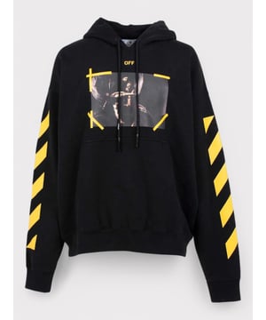 Diagonal arrow Caravaggio hoodie
Skate silhouette
Drawstring hood
Kangaroo pockets
Black and yellow

Dimensions: Model is 6'1"/185cm and is wearing a size M
Composition: 100% cotton; Rib Details: 95% cotton, 5% elastane
Care: Care according to label