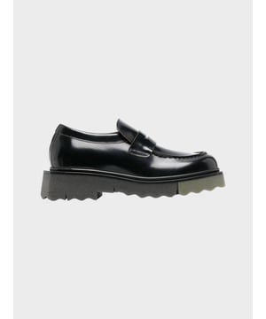 Step into effortless style with the Off-White Leather Sponge Loafer in Black. Crafted from premium leather, these loafers combine sleek design with exceptional comfort thanks to their unique sponge sole. Perfect for elevating both casual and formal looks, they offer durability and a modern edge that sets you apart. Experience the perfect blend of fashion and function with every step.
OMIG003C99LEA0011056
