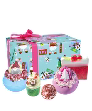 Indulge in the festive spirit with the Bomb Cosmetics Gift Set, Chillin' With My Gnomies. This delightful collection includes the fizzing Christmas Gonk Blaster infused with Frankincense & Myrrh essential oils; the luxurious Xmas Pud Soap crafted with Nutmeg & Mandarin oils; the Pink Christmas Blaster with a blend of Candy Floss and Cinnamon; the Pudding It Be Nice Bath Mallow with warming Cinnamon & Orange oils; and the Strawberry Bath Creamer enriched with Cocoa and Shea butters. Perfect for a magical bath experience this holiday season!