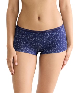 Sloggi GO Crush Short. Mid rise short style brief with a double layer crotch and light, comfortable fabric. 3 Pack. Product is made of 95% Organic Cotton, 5% Elastane and is machine washable.