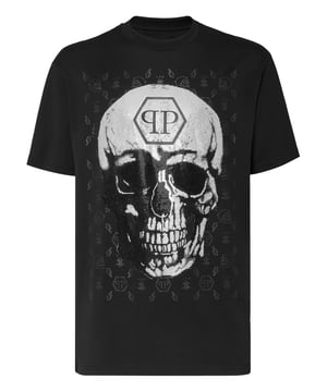 mit Schmucksteinen  Ein Design-Detail. Sehen Sie, wie es dieses T-Shirt mit Rundhalsausschnitt aus Baumwolljersey aufwertet. Der kultige Skull-Print ziert die Vorderseite dieser Unisex-Kreation. Auf der Passe ist ein Aufnäher aus Saffianleder mit dem PP Hexagon aufgenäht. Zwei-Nadel-Nähte an den Säumen.