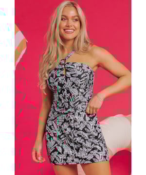 Chique overall met abstracte print  
Gespsluiting op gekruiste bandjes voor een veilige pasvorm  
Rokachtige onderkant zorgt voor een flatterende uitstraling  
Tankini-top biedt ondersteuning en een chique uitstraling  
Materiaal: 85% polyester 15% elastaan