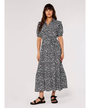 Das Druckkleid von APRICOT ist das Must-Have für einen unkomplizierten Übergangslook. Der charmante Blumendruck und die bequeme, figurumspielende Passform machen das Kleid schnell zum Lieblingsstück.  Das Druckkleid von APRICOT sieht hübsch aus und sorgt für einen hohen Wohlfühlfaktor!