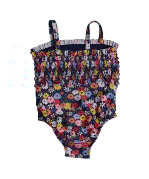 Bañador fruncido con tirantes para bebé niña y estampado floral.\n\nEste bañador de GAP para bebé niña combina comodidad y estilo con su diseño fruncido en la parte superior y tirantes delgados. El estampado floral integral le da un toque alegre y veraniego, ideal para los días de playa o piscina.\n\nDetalles:\nTipo de prenda: Bañador de una pieza para bebé niña.\nDiseño: Estampado floral con cuerpo fruncido.\nTirantes: Finos y cómodos, de la misma tela.\nMaterial: Tejido elástico y suave al tacto.\nAjuste: Entallado con buena sujeción.\n\nUn bañador bebé niña dulce y funcional, pensado para acompañar su día a día con suavidad y estilo.\n Composición: 82% Poliéster, 18% Elastano\n Cuidados:\nLavar a máquina en agua fría.\nNo usar lejía.\nSecar al aire.\nPlanchar a baja temperatura.\nNo lavar en seco.