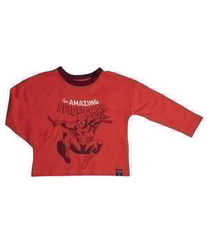 Camiseta de manga larga Marvel Comics para bebé niño.\n\nEsta camiseta de GAP rinde homenaje a los superhéroes más icónicos del universo Marvel con un diseño potente y nostálgico. Ideal para pequeños fans de los cómics que quieren expresar su estilo con personalidad.\n\nDetalles:\nTipo de prenda: Camiseta de manga larga.\nDiseño: Gráfico frontal con personajes de Marvel y logotipo clásico Marvel Comics.\nCuello: Redondo con ribete en contraste.\nPuños: Manga recta sin elástico.\nMaterial: Punto de algodón suave, ideal para uso diario.\nAjuste: Corte cómodo, ligeramente relajado.\n\nUna camiseta de manga larga niño perfecta para combinar con vaqueros o joggers y vivir aventuras con estilo, dentro o fuera del universo Marvel.\n Composición: 100% Algodón\n Cuidados:\nLavar a máquina en agua fría.\nNo usar lejía.\nSecar al aire.\nPlanchar a baja temperatura.\nNo lavar en seco.
