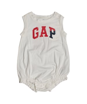 GAP sleeveless baby bodysuit with front and back logo print\n\n This GAP sleeveless bodysuit for baby girls offers a comfortable and cool design, perfect for warmer days. It features a front print with the letters GAP and a large G on the back, adding a fun and sporty touch.\n\n Details:\n Garment type: Sleeveless bodysuit.\n Design: Front print GAP and big G on the back.\n Neck: Round with side snap button opening.\n Closure: Snap fasteners at the crotch for easy changing.\n Material: Soft and breathable cotton.\n Fit: Elastic at the bottom for greater comfort.\n\n An GAP baby bodysuit ideal for everyday wear, combining classic style with a sporty touch for your baby girl.\n Composition: 100% Cotton\n Care:\nMachine wash in cold water and delicate cycle.\n Use mild detergents.\n Use a low-temperature dryer.\n Iron at low temperatures.