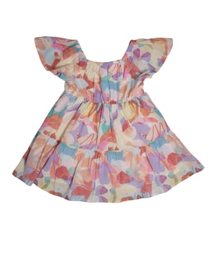 Baby Mädchen Kleid GAP mit Aquarell Blumendruck und Rüschen\n\n Dieses GAP Kleid für Baby-Mädchen besticht durch seinen pastellfarbenen Blumendruck mit Aquarelleffekt und ist perfekt für einen frischen und fröhlichen Look an warmen Tagen. Es ist aus leichtem Chiffon gefertigt und verfügt über kurze, ausgestellte Ärmel, einen elastischen Ausschnitt und einen Rüschenrock für mehr Bewegungsfreiheit.\n\n Details:\n Ausgestellter Schnitt mit Flügel.\n Leichter Chiffonstoff mit Innenfutter.\n Elastischer Rundhalsausschnitt.\n Kurze, weite Ärmel im Schmetterlingsstil.\n Mehrfarbiger Blumendruck.\n Rock mit Lagendesign und Volumen.\n\n Ein ideales Sommerkleid für kleine Mädchen, bequem, frisch und mit einem bezaubernden Stil für jeden besonderen oder legeren Anlass.\n Komposition: 100% Baumwolle\n Pflege:\nMit ähnlichen Farben kalt in der Maschine waschen.\n Bei niedriger Temperatur trocknen.\n Bei Bedarf bei mittlerer Temperatur bügeln.