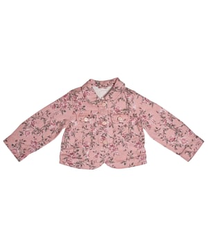 Baby-Mädchen-Jeansjacke GAP mit Rundkragen und dekorativem Saum

 Diese Jeansjacke GAP für Baby-Mädchen vereint Charme und Stil in einem perfekten Übergangsstück. Sie ist aus weichem Denim gefertigt und verfügt über ein zartes Design mit Rundhalsausschnitt, Metallknöpfen und geschwungenem Saum – perfekt, um ihren ersten Looks eine besondere Note zu verleihen.

 Details:
 Klassischer Schnitt mit Taillenlänge.
 Weicher Denim-Stoff mit Allover-Blumendruck.
 Abgerundeter Halsausschnitt im Baby-Stil.
 Frontverschluss mit Metallknöpfen.
 Geknöpfte Pattentaschen auf der Brust.
 Dekorativer geschwungener Saum.

 Eine Jacke für Babymädchen, die sich ideal mit Kleidern, Leggings oder Basic-Outfits kombinieren lässt und jedem Anlass Stil und Süße verleiht.
 Komposition: 80 % Baumwolle, 18 % Viskose, 2 % Elasthan
 Pflege:
Mit ähnlichen Farben kalt in der Maschine waschen.
 Bei niedriger Temperatur trocknen.
 Bei Bedarf bei mittlerer Temperatur bügeln.