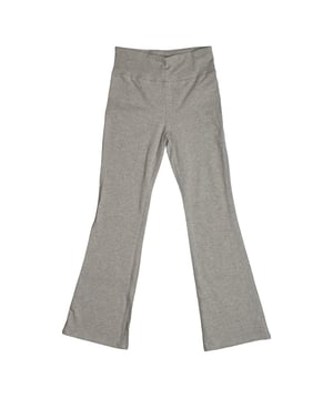 Schlagleggings GAP für Mädchen mit hoher Taille und Stretch-Stoff

 Diese ausgestellten Leggings für Mädchen von GAP vereinen Komfort und Stil in einem vielseitigen Alltagsstück. Sie bestehen aus weichem, dehnbarem Stoff und verfügen über einen breiten Bund für Halt und eine bequeme Passform von der Taille bis zum ausgestellten Saum.

 Details:
 Dehnbarer, weicher Baumwollstoff.
 Schmal geschnittenes Bein mit ausgestelltem Abschluss.
 Hohe Taille mit breitem Band für besseren Halt.
 Volle Länge bis zum Knöchel.
 Taschenloses Design für einen sauberen Look.

 Moderne und bequeme Leggings für Mädchen, ideal zum Kombinieren mit T-Shirts, Sweatshirts oder Tops zu jeder Jahreszeit.
 Komposition: 96% Baumwolle, 4% Elasthan
 Pflege:
Mit ähnlichen Farben kalt in der Maschine waschen.
 Bei niedriger Temperatur trocknen.
 Bei Bedarf bei mittlerer Temperatur bügeln.