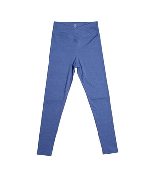 GAPPassende Mädchen-Leggings mit überkreuztem Bund, perfekt für stilvolle und bequeme Bewegungen.

 Diese sportlichen Leggings für Mädchen von GAPFit vereinen modernes Design und Funktionalität. Der hochgeschnittene Crossover-Bund bietet einen bequemen und sicheren Sitz, während der dehnbare, glänzende Stoff volle Bewegungsfreiheit für den Alltag oder sportliche Aktivitäten bietet.

 Details:
 Kleidungstyp: Lange Sportleggings für Mädchen.
 Taille: Hoch und gekreuzt für besseren Halt.
 Stoff: Technisch und elastisch mit Glanzeffekt.
 Stil: Sportlich und modern.
 Funktionalität: Flexibel und bequem zum Spielen, Trainieren oder für die Freizeit.

 Funktionelle und stylische GAPFit-Leggings für Mädchen, die ihre Aktivitäten mit Komfort und Bewegungsfreiheit begleiten.
 Komposition: 87 % Polyester. 13 % Elastan
 Pflege:
Maschinenwäsche in kaltem Wasser.
 Verwenden Sie kein Bleichmittel.
 An der Luft trocknen.
 Bei niedriger Temperatur bügeln.
 Reinige chemisch nicht.