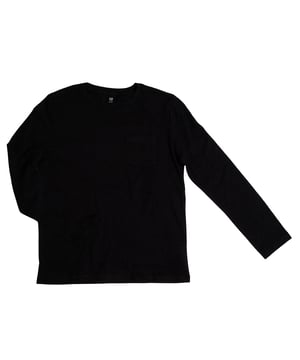 Langärmliges Jungen-T-Shirt mit Tasche, ideal für den Alltag mit lässigem Touch.

 Dieses Langarm-T-Shirt für Jungen ist aus weichem Baumwolljersey gefertigt und passt perfekt zu jedem Outfit. Das schlichte Design mit praktischer Brusttasche bietet Funktionalität und Stil gleichermaßen.

 Details:
 Kleidungstyp: Langarm-T-Shirt für Jungen.
 Design: Unifarben mit Fronttasche.
 Hals: Klassisch rund.
 Ärmel: Lang.
 Material: Bequeme und atmungsaktive Baumwolle.
 Passform: Gerader Schnitt für den täglichen Gebrauch.

 Ein funktionelles Kinder-T-Shirt aus Baumwolle, das sich dem aktiven Tempo der Kleinen anpasst.
 Komposition: 100% Baumwolle
 Pflege:
Maschinenwäsche in kaltem Wasser.
 Verwenden Sie kein Bleichmittel.
 An der Luft trocknen.
 Bei niedriger Temperatur bügeln.