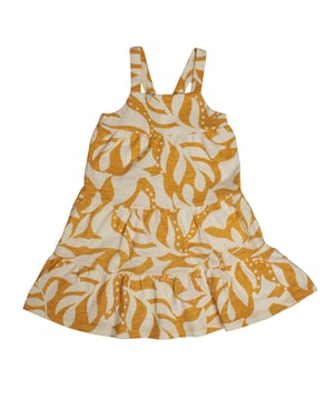 Vestido de tirantes GAP para niña con estampado gráfico y falda con volantes\n\nEste vestido GAP para niña es perfecto para los días cálidos gracias a su diseño de tirantes anchos y su tejido ligero. El estampado gráfico en contraste le aporta un aire creativo y veraniego, mientras que la falda con volantes añade movimiento y encanto.\n\nDetalles:\nCorte recto con caída fluida.\nTejido de punto suave y fresco.\nTirantes anchos sin ajuste.\nEstampado gráfico integral.\nFalda con volantes amplios.\n\nUn vestido niña ideal para disfrutar del verano con comodidad y un estilo lleno de personalidad.\n Composición: 100% Algodón\n Cuidados:\nLavar a máquina en frío con colores similares.\nSecar a baja temperatura.\nPlanchar a temperatura media si es necesario.