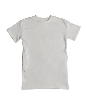 GAP T-Shirt-Kleid für Mädchen mit gesticktem Logo auf der Vorderseite\n\n Dieses GAP T-Shirt-Kleid für Mädchen vereint urbanen Stil und Komfort in einem vielseitigen, leicht zu tragenden Kleidungsstück. Sein minimalistisches Design mit einem gestickten Logo auf der Vorderseite macht es zu einem perfekten Begleiter für jeden Tag.\n\n Details:\n Kleidungstyp: Kurzärmeliges T-Shirt-Kleid.\n Design: Minimalistischer Stil mit auf die Brust gesticktem GAP-Logo.\n Hals: Rund gerippt.\n Material: Weicher Baumwollstrick für Komfort.\n Passform: Gerader, bequemer und fließender Schnitt.\n\n Ein modernes und funktionales Mädchenkleid, das sich sowohl an lässige als auch an sportliche Looks anpasst.\n Komposition: 77 % Baumwolle, 23 % Polyester\n Pflege:\nMit ähnlichen Farben kalt in der Maschine waschen.\n Bei niedriger Temperatur trocknen.\n Bei Bedarf bei mittlerer Temperatur bügeln.