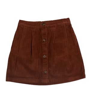 GAP corduroy meisjesrok met knopen vooraan\n\n Deze korte meisjesrok van GAP is perfect voor herfstlooks met een vintage touch. Hij is gemaakt van zacht ribfluweel, heeft een rechte zoom en decoratieve knopen aan de voorkant voor stijl en functionaliteit.\n\n Details:\n Recht en comfortabel model.\n Zachte en warme ribfluwelen stof.\n Elastische tailleband aan de achterkant.\n Knoopsluiting aan de voorkant.\n Onopvallende zijzakken.\n\n Een meisjesrok in een klassieke en gezellige stijl die ideaal is om te combineren met een maillot, T-shirt of trui op koelere dagen.\n Samenstelling: 100% katoen\n Onderhoud:\nMachinewas koud met vergelijkbare kleuren.\n Drogen in de droogtrommel op lage temperatuur.\n Indien nodig strijken op middelhoge temperatuur.