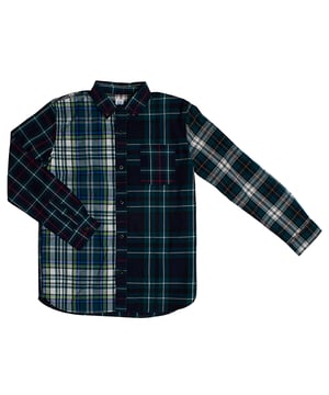 Jungen Langarmhemd mit klassischer Passform und Karomuster GAP

 Dieses Jungenhemd von GAP hat einen kleinen Karodruck in sanften Tönen und ist ideal für formelle oder lässige Looks. Es ist aus Baumwollpopeline gefertigt und ist cool und bequem für jeden Anlass.

 Details:
 Kleidungstyp: Langarmshirt.
 Design: Gingham-Druck.
 Kragen: Klassisch mit Knöpfen an den Spitzen.
 Verschluss: Durchgehende Knopfleiste vorne.
 Tasche: Brusttasche.
 Material: Weiches und strapazierfähiges Baumwollpopeline.

 Ein vielseitiges und zeitloses Jungenhemd, perfekt für besondere Anlässe oder den Alltagsstil.
 Komposition: 100% Baumwolle
 Pflege:
Maschinenwäsche mit kaltem Wasser und Schonwaschgang.
 Verwenden Sie milde Reinigungsmittel.
 Verwenden Sie einen Trockner mit niedriger Temperatur.
 Bei niedriger Temperatur bügeln.