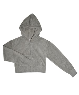 Samt-Hoodie, perfekt für einen entspannten Stil mit weichem Tragegefühl.\n\n Dieses Sweatshirt kombiniert sportliches Design mit der luxuriösen Verarbeitung von Samt. Der verkürzte Schnitt verleiht ihm einen modernen und schmeichelhaften Touch und ist perfekt für bequeme und moderne Outfits.\n\n Details:\n Kleidungstyp: Mädchen-Hoodie.\n Design: Glatt mit samtiger Textur.\n Hals: Rund mit integrierter Kapuze.\n Verschluss: Reißverschluss vorne.\n Material: Weicher Samtstoff.\n Passform: Kurze, lockere Passform.\n\n Eine perfekte Option zum Erstellen stilvoller Freizeitlooks dank dieses Samt-Sweatshirts für Mädchen, das Komfort und Stil vereint.\n Komposition: 76 % Baumwolle, 24 % Polyester\n Pflege:\nMaschinenwäsche in kaltem Wasser.\n Verwenden Sie kein Bleichmittel.\n An der Luft trocknen.\n Bei niedriger Temperatur bügeln.\n Reinige chemisch nicht.
