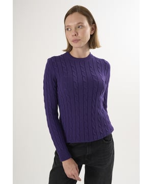 Der Felix Hardy Women's V-Neck Cable Knit Pullover verbindet klassische Textur mit femininer Eleganz. Mit zeitlosem Zopfmuster und schmeichelhaftem V-Ausschnitt bietet dieser Pullover einen weichen, strukturierten Look, der sich perfekt zum Überziehen oder als Einzelstück tragen lässt. Rippbündchen an Ärmeln und Saum sorgen für einen definierten Look, während die taillierte Silhouette für eine bequeme und dennoch elegante Passform sorgt. Er eignet sich sowohl für legere Tage als auch für elegante Momente und ist ein vielseitiges Essential, das jede Garderobe mit raffiniertem Charme bereichert.