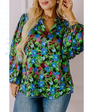 Plus size ontwerp zorgt voor een comfortabele en flatterende pasvorm  
Charmante bloemenprint voor een vleugje vrouwelijke elegantie  
Speelse puffmouwen bieden een moderne en chique draai  
Flatterende V-hals benadrukt je decolleté  
Materiaal: 100% Polyester
